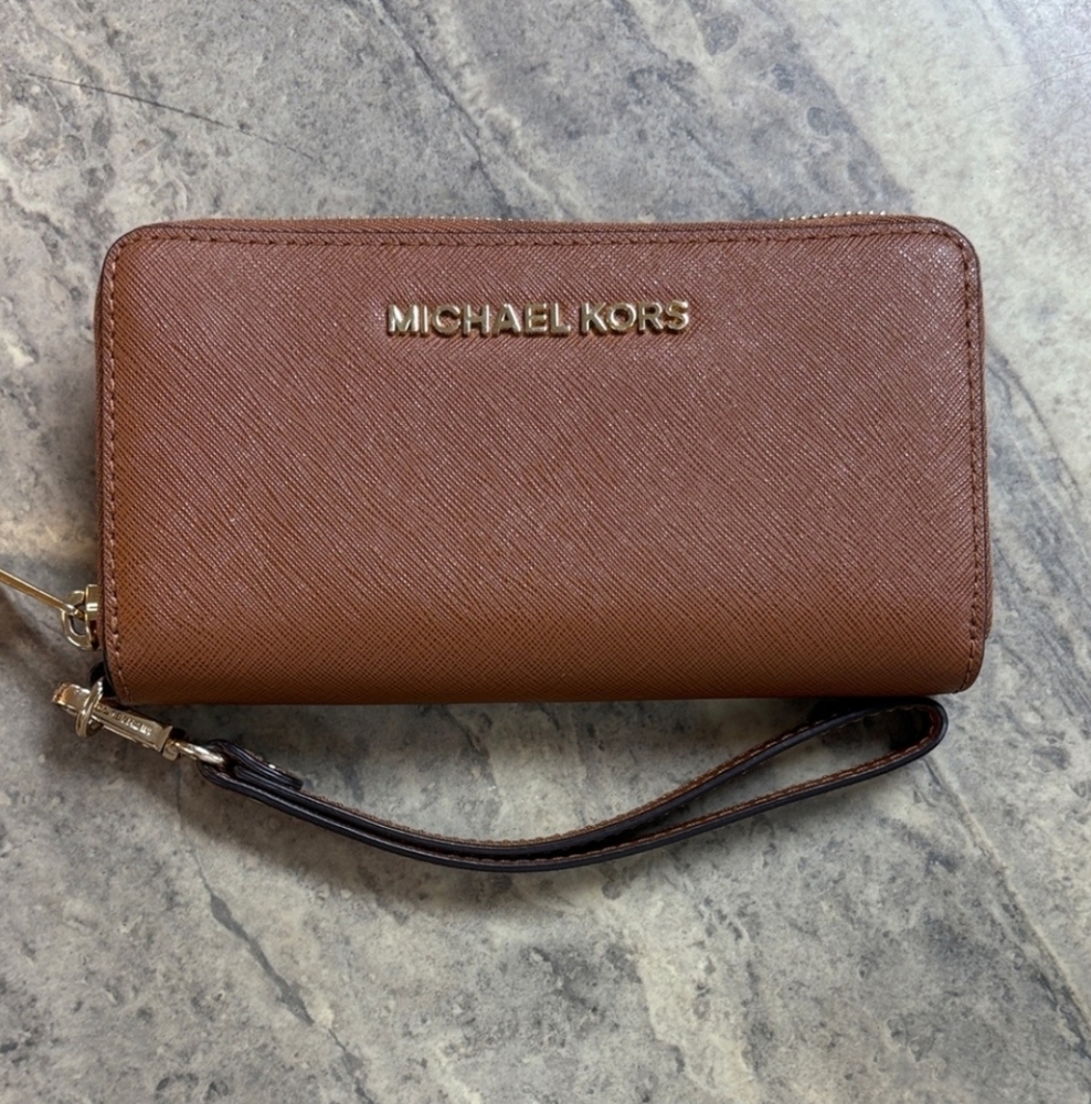 Michael Kors Tan Wristlet Clutch EUC